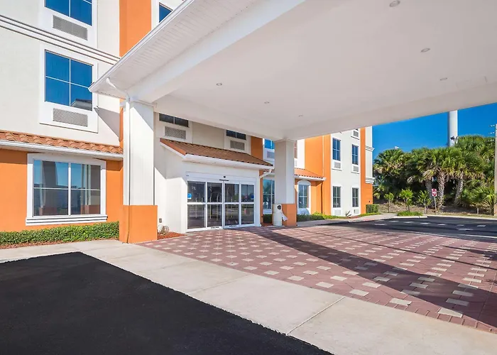 Comfort Inn & Suites Maingate South